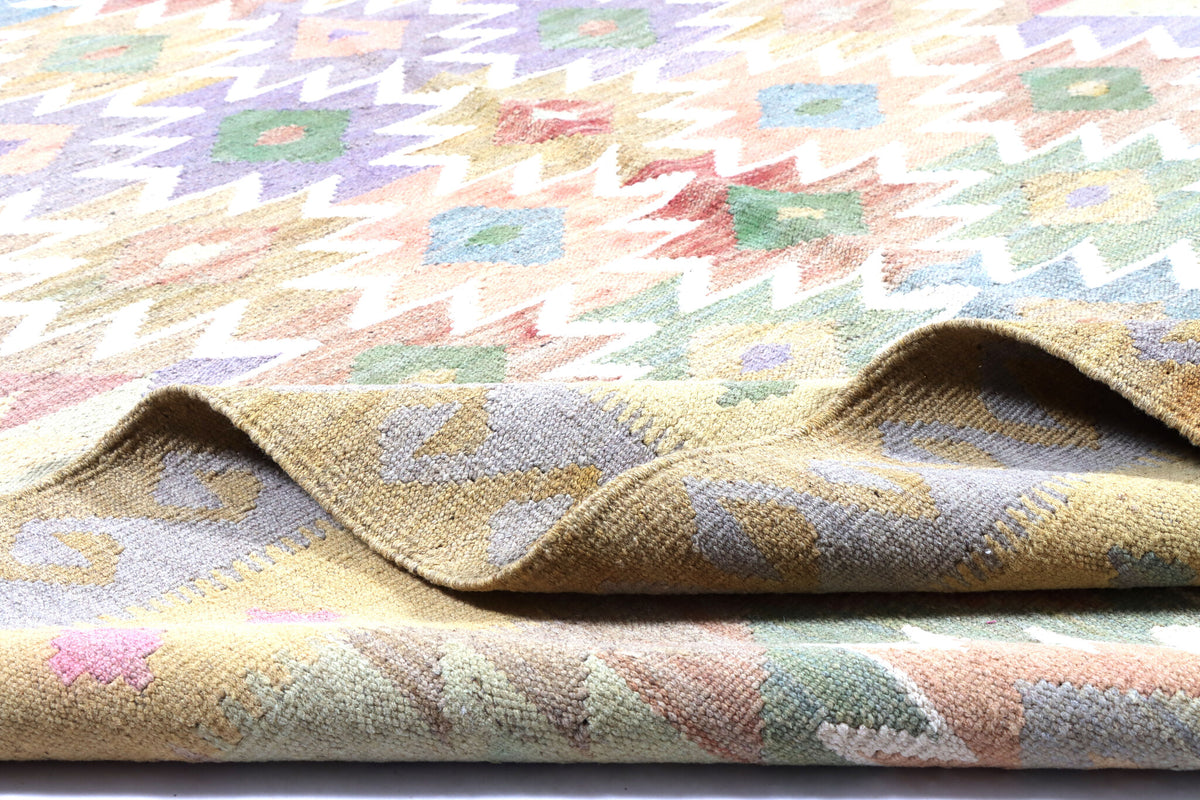 Pastel Jagged Medallion Kilim Rug, 204 × 153 cm — view 5