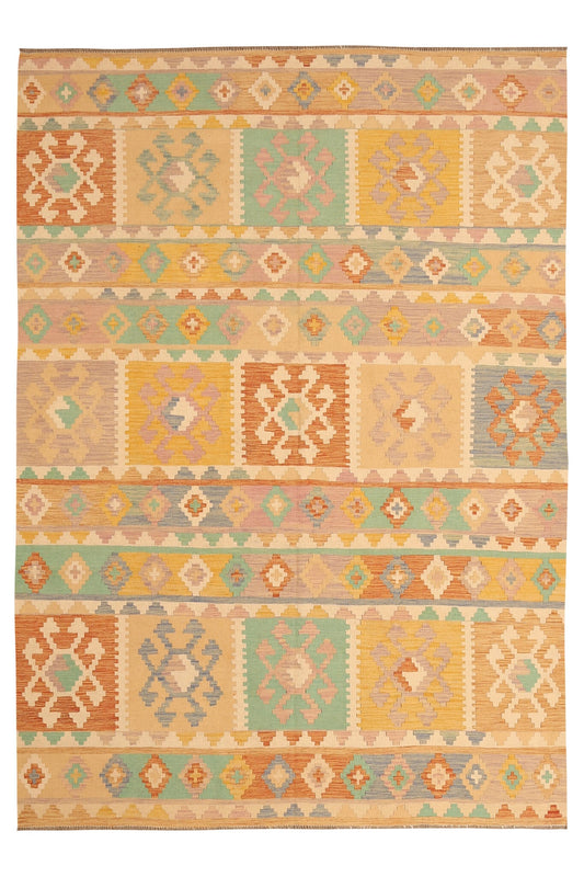 Kelim Teppich in Ocker mit geometrischen Streifen, 283 × 200 cm, KT-27517 – Gesamtansicht