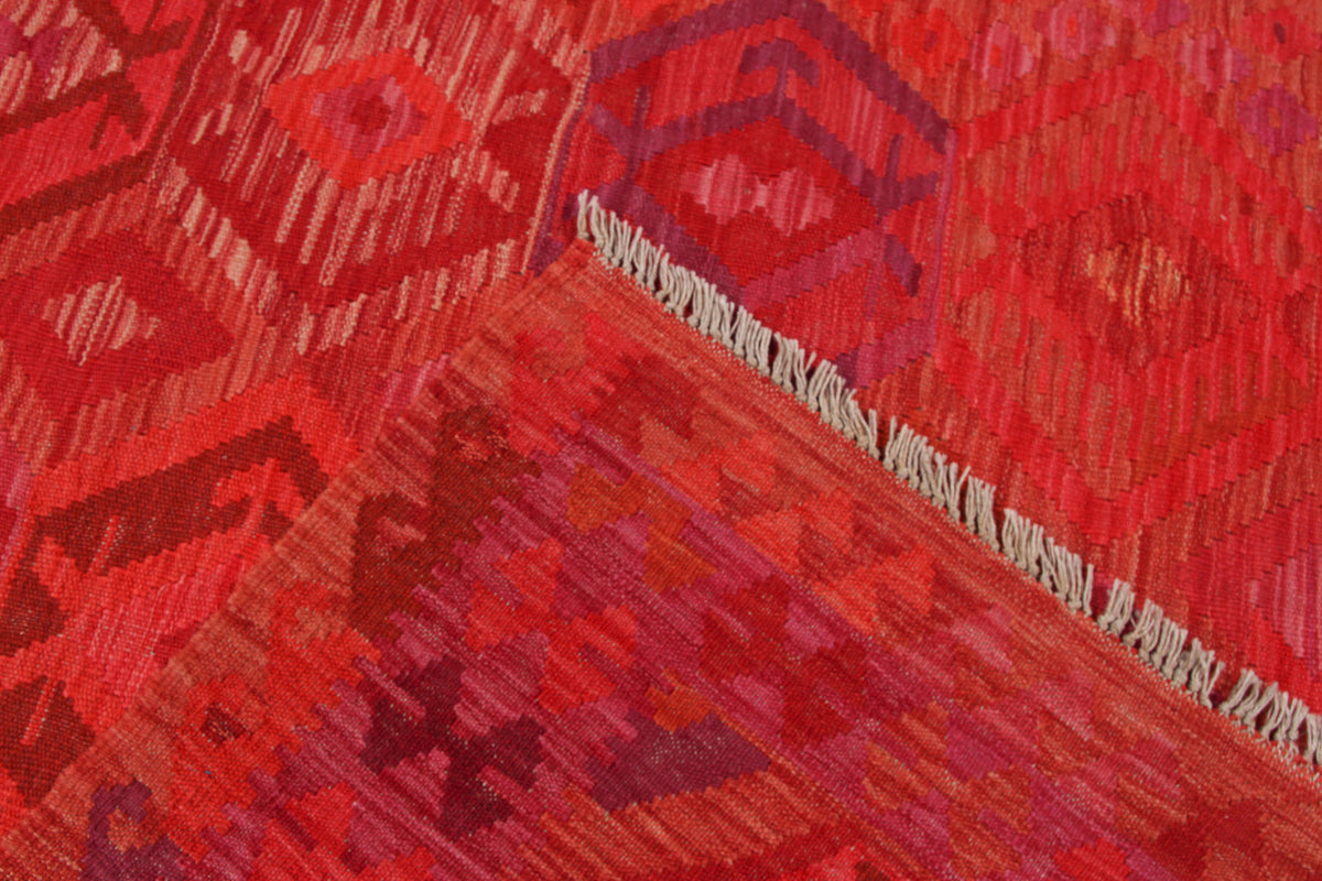 Red Subtle Diamond Kilim Rug, 295 × 205 cm — view 8