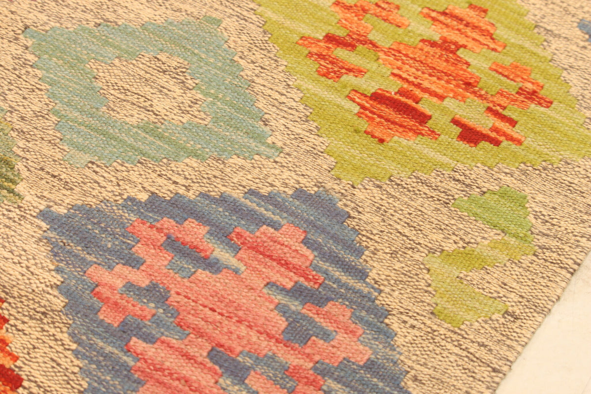 Light Ground Diamond Grid Kilim Rug, 298 × 196 cm — view 2