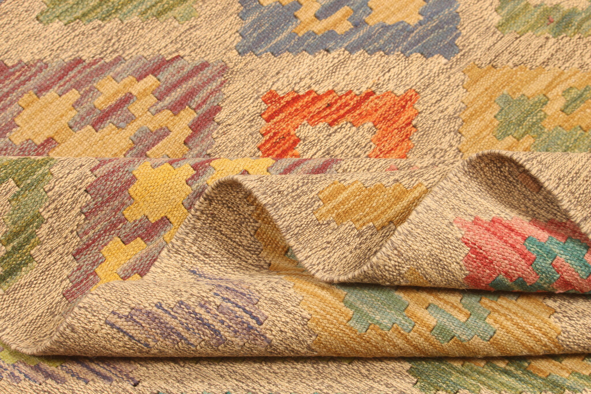 Light Ground Diamond Grid Kilim Rug, 298 × 196 cm — view 5