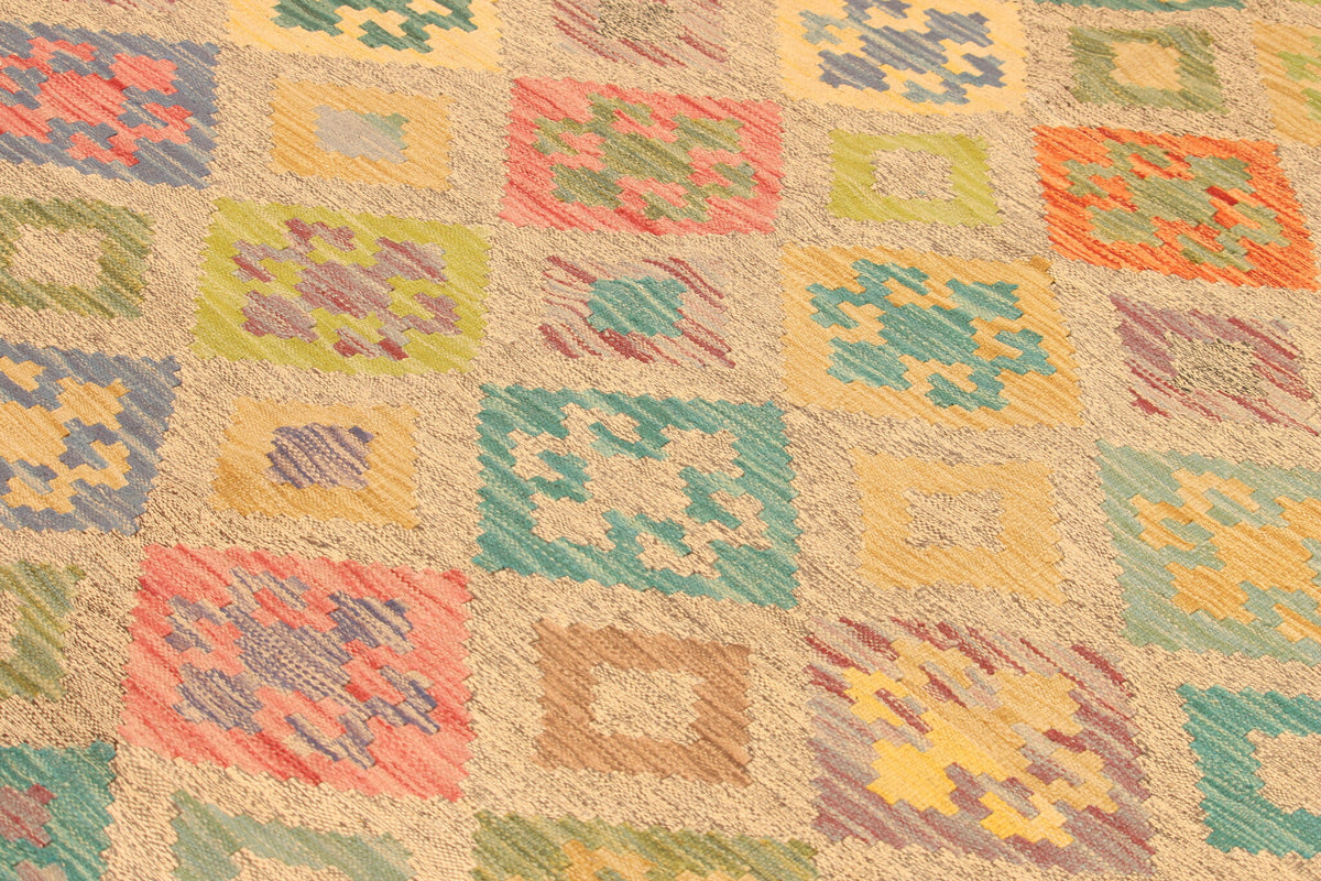 Light Ground Diamond Grid Kilim Rug, 298 × 196 cm — view 8