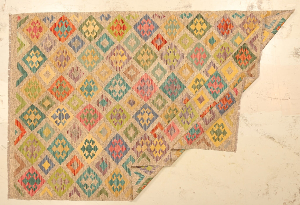 Light Ground Diamond Grid Kilim Rug, 298 × 196 cm — view 9