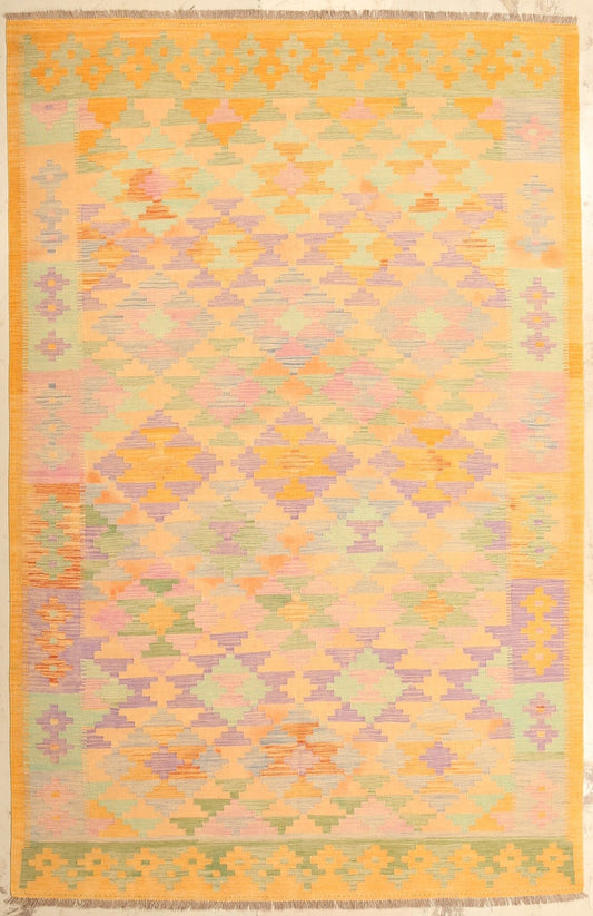 Gelber Kelim Teppich mit pastellfarbenen Motiven, 305 × 197 cm, KT-16037 – Gesamtansicht