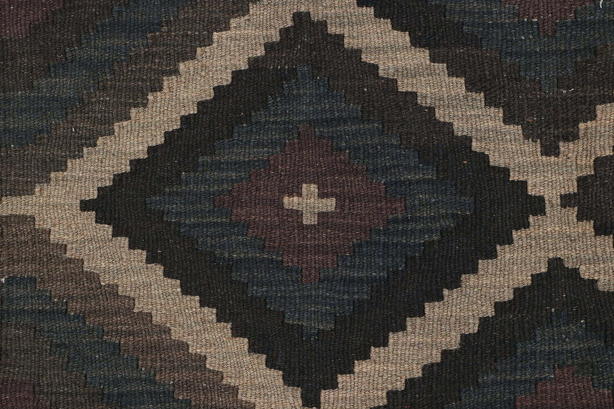 Dark Kilim Rug with Light Diamond Outlines, 202 × 150 cm — view 4
