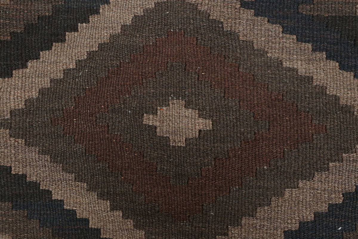 Brown Large Diamond Kilim Rug, 208 × 146 cm — view 5