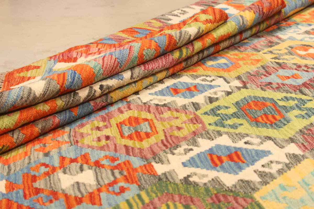Small Multicolor Diamond Kilim Rug, 288 × 206 cm — view 6