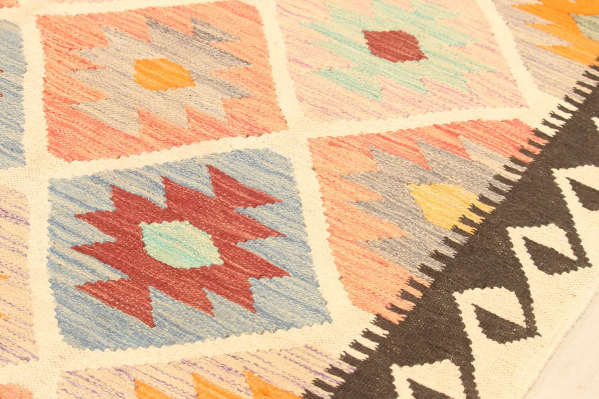 Large Diamond Grid Kilim Rug, 300 × 200 cm — view 3