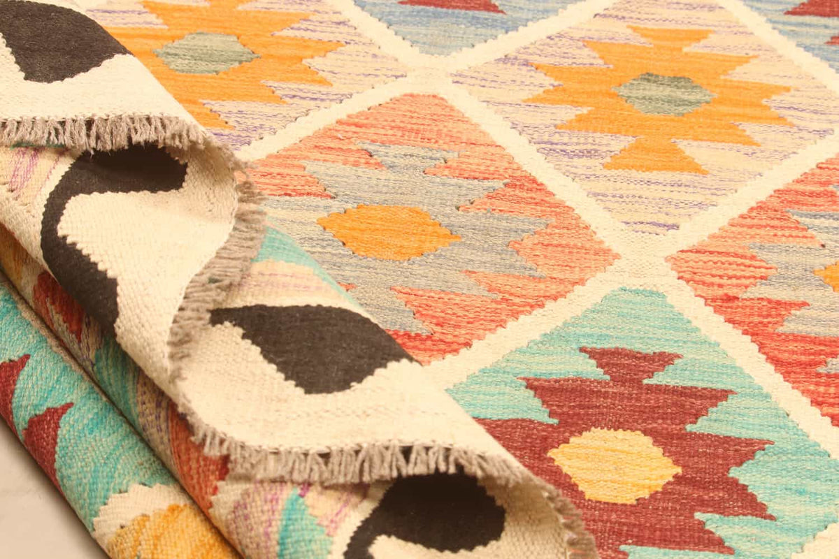 Large Diamond Grid Kilim Rug, 300 × 200 cm — view 4