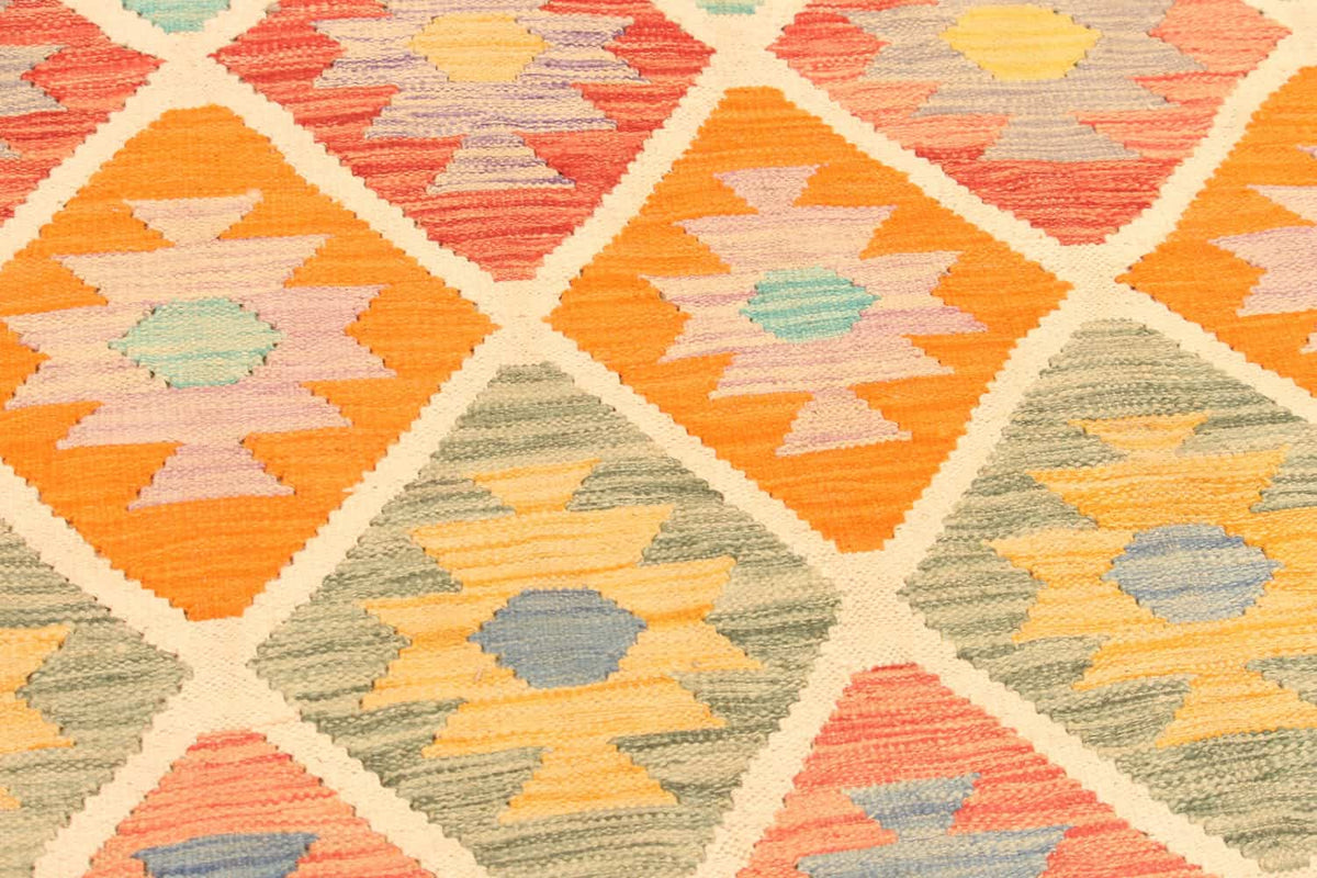 Large Diamond Grid Kilim Rug, 300 × 200 cm — view 6
