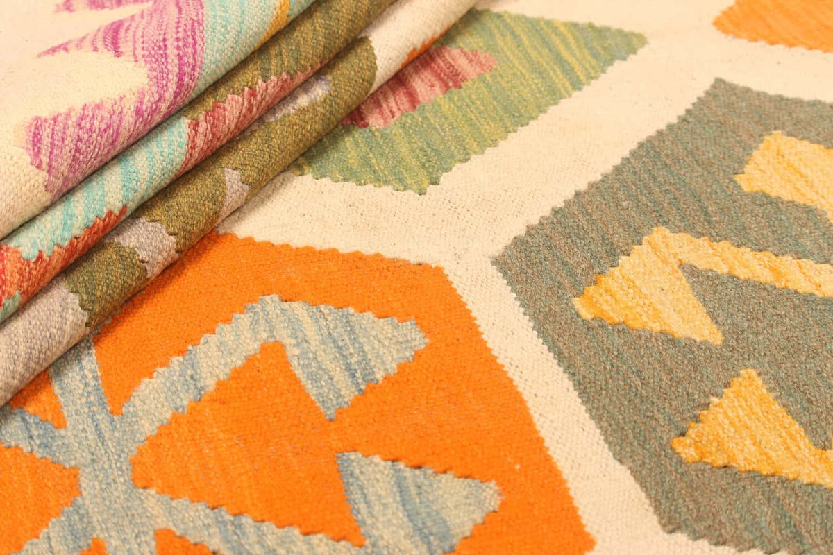 Hexagonal Medallion Kilim Rug, 302 × 192 cm — view 6