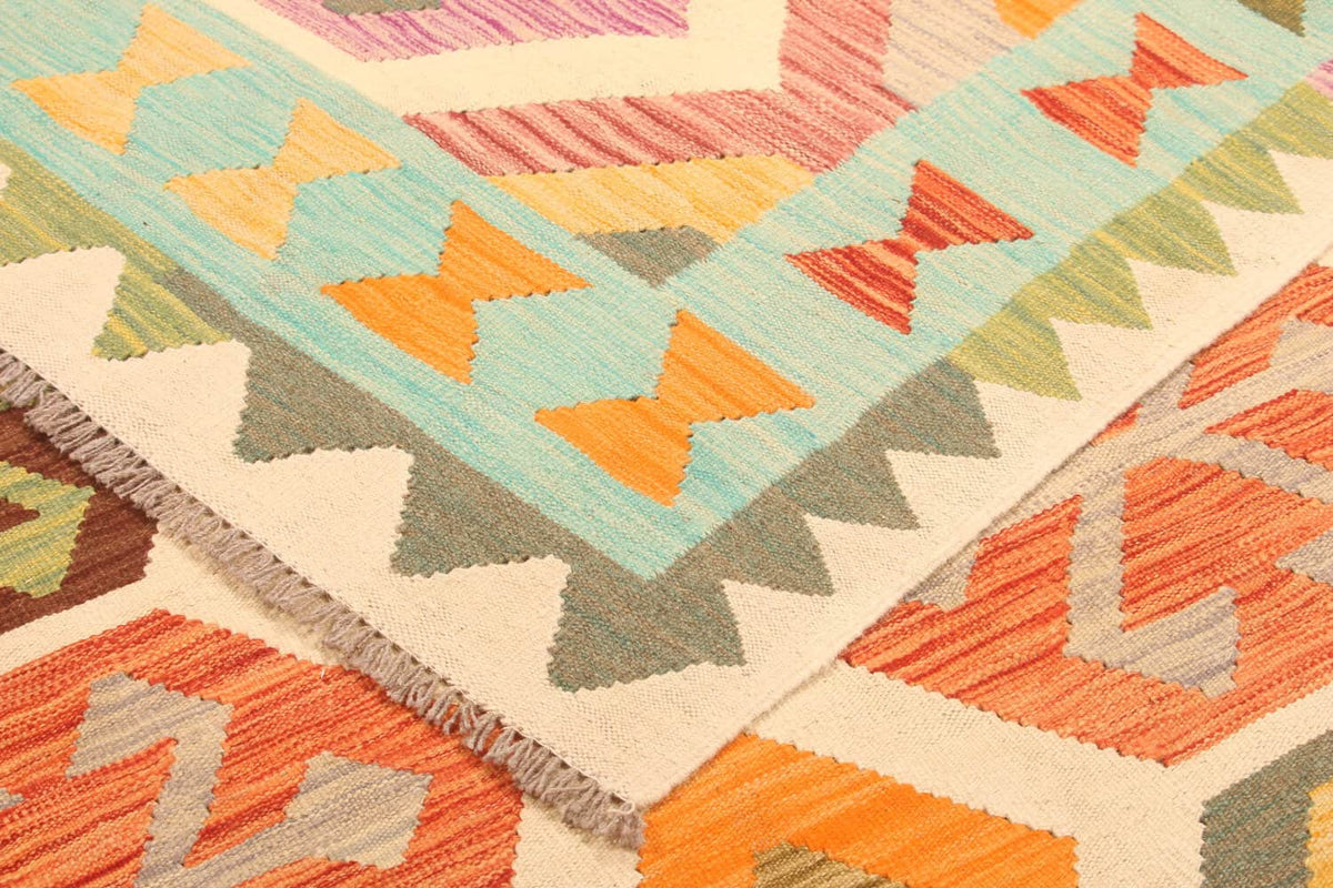 Hexagonal Medallion Kilim Rug, 302 × 192 cm — view 7