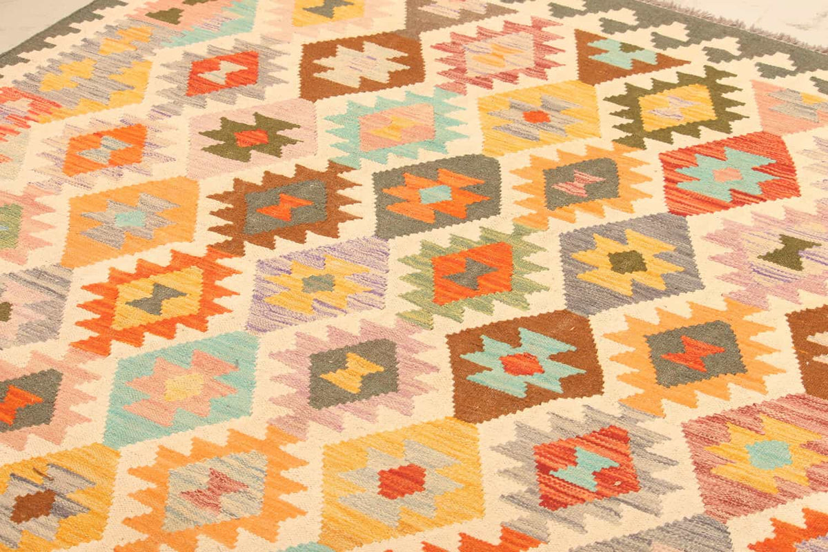 Light Kilim Rug with Jagged Diamonds, 310 × 203 cm — view 4
