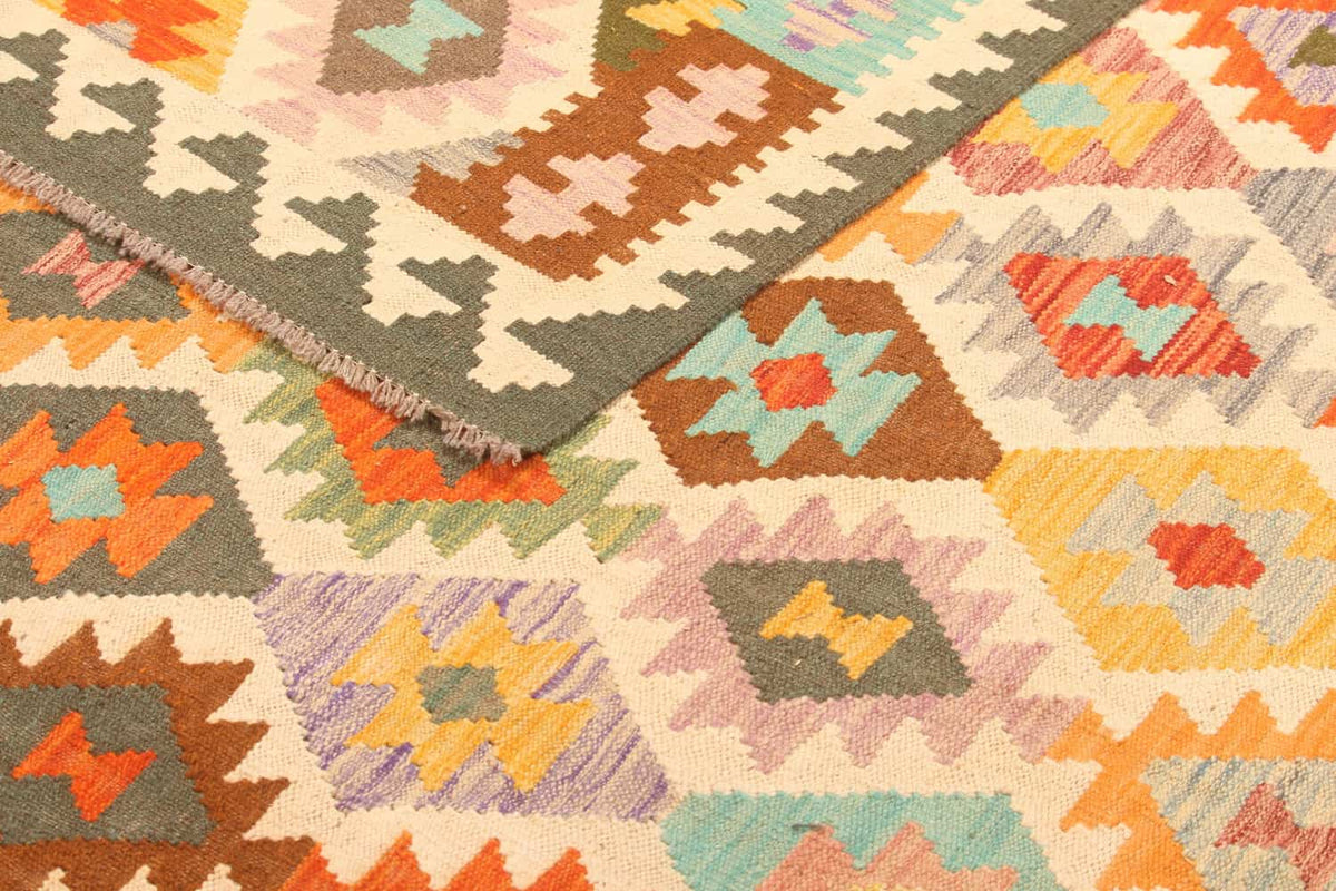 Light Kilim Rug with Jagged Diamonds, 310 × 203 cm — view 7