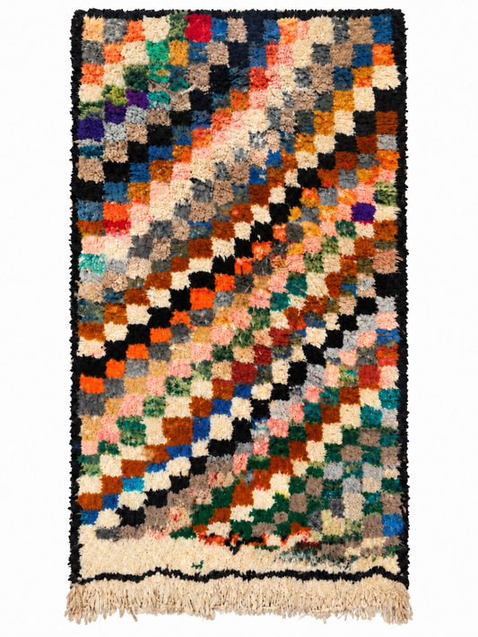 Kleiner bunter Vintage Teppich mit diagonalem Karomuster aus Marokko, 174 × 105 cm, Gesamtansicht vor weißem Hintergrund.