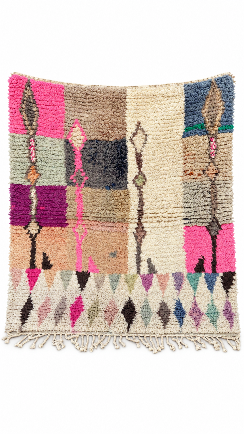 Quadratischer Berberteppich Creme mit bunten Farbfeldern – 154 × 154 cm – weitere Ansicht mit natürlichem Fall, anhand des Originalfotos aufbereitet.