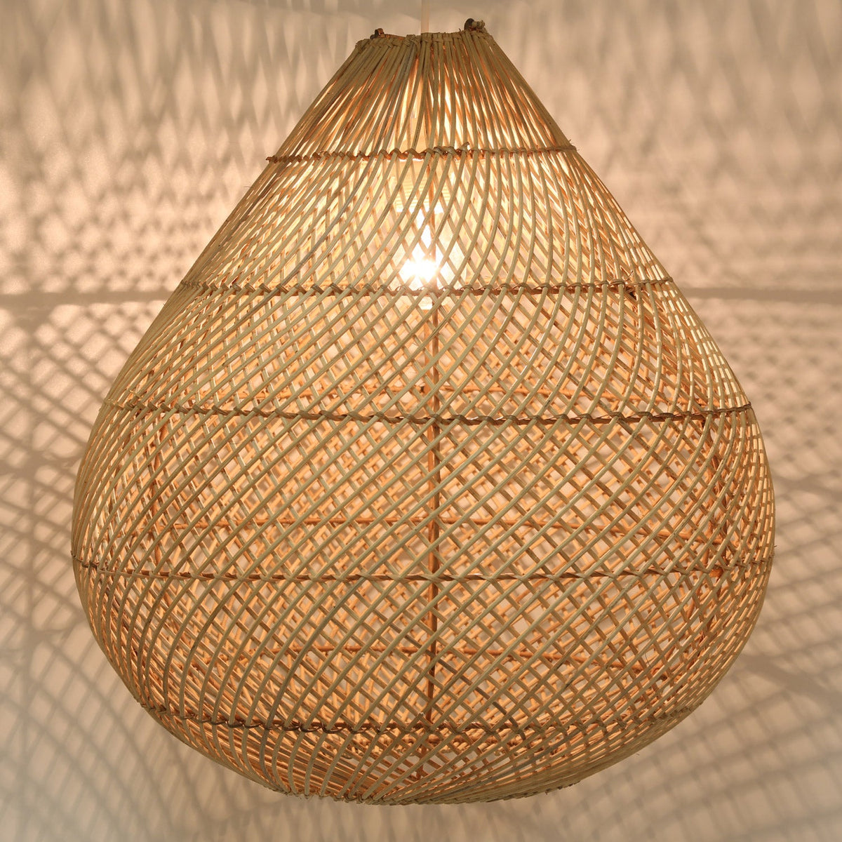 Solea – große Rattan-Pendelleuchte in Tropfenform, Ø 50 cm, Ansicht 1