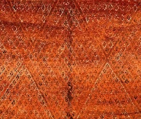 Vintage Berberteppich Rostorange mit feinem Rautennetz – 294 × 194 cm – Originaldetail 1