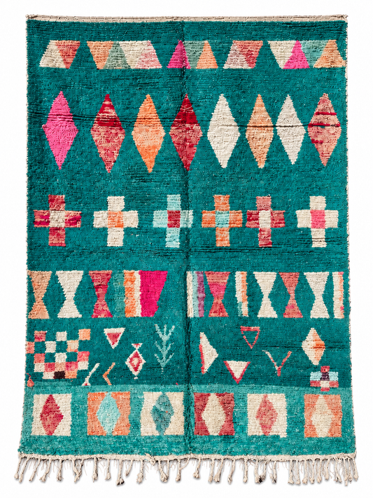 Türkiser Vintage Teppich mit bunten Rauten und Symbolen aus Marokko, 324 × 240 cm, Gesamtansicht vor weißem Hintergrund.