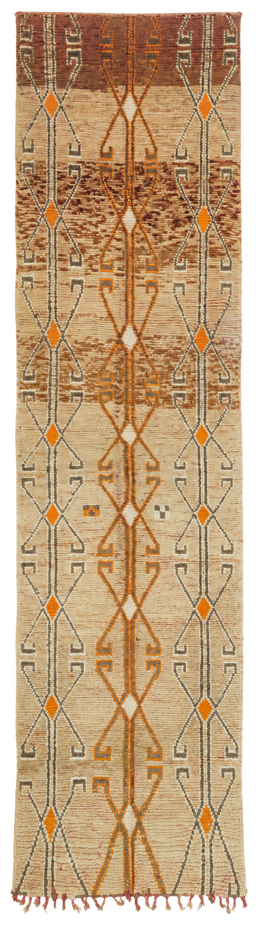 Vintage Berberläufer Beige-Ocker mit Rautenlinien, 476 × 120 cm, MF-056 – Gesamtansicht auf weißem Hintergrund