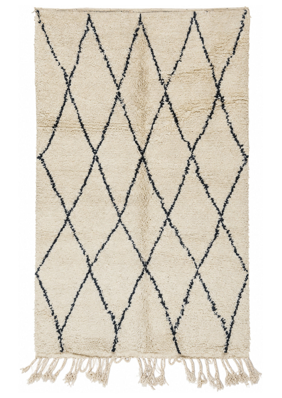 Cream Vintage Beni Ourain Rug with Dark Diamond Grid, 255 × 156 cm.