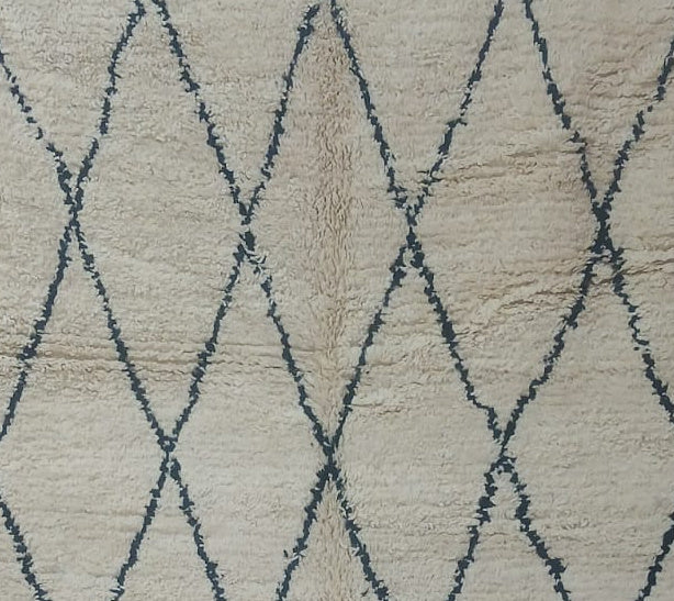 Pattern detail from the original photograph of Cream Vintage Beni Ourain Rug with Dark Diamond Grid, 255 × 156 cm.