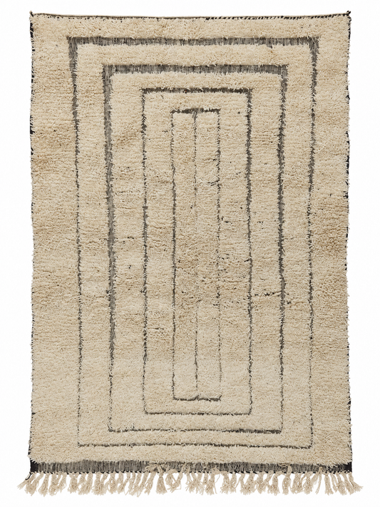 Beni Ourain Vintage Teppich Creme mit verschachtelten Rahmen, 216 × 156 cm, MF-037 – Gesamtansicht auf weißem Hintergrund