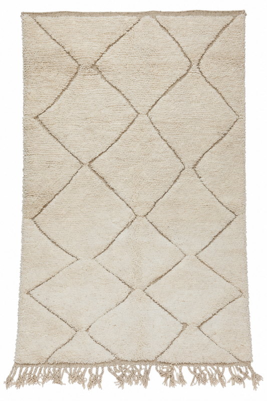 Beni Ourain Vintage Teppich Creme-Taupe mit feinem Rautennetz, 250 × 162 cm, MF-035 – Gesamtansicht auf weißem Hintergrund