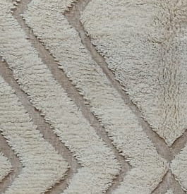 Pile texture detail of Cream and Taupe Vintage Beni Ourain Rug with Zigzag Lines, 256 × 158 cm.
