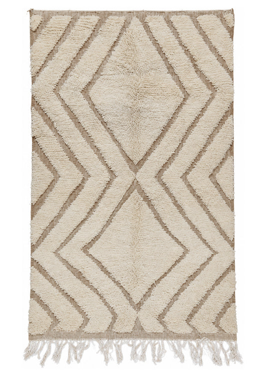 Beni Ourain Vintage Teppich Creme-Taupe mit großen Zickzacklinien · 256 × 158 cm · MF-007 – gerade Gesamtansicht auf weißem Hintergrund