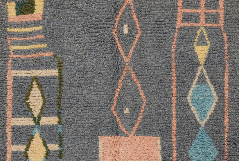Beni Ourain Vintage Teppich Grau mit pastellfarbenen Symbolen, 243 × 154 cm, MF-031 – Detailausschnitt des Musters
