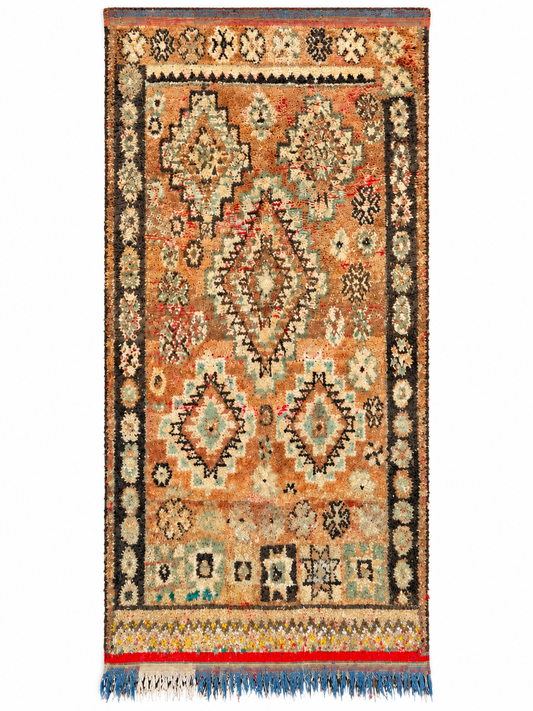 Vintage Berberteppich mit grünen Rauten auf Beige – 340 × 160 cm – flache Gesamtansicht auf Weiß.