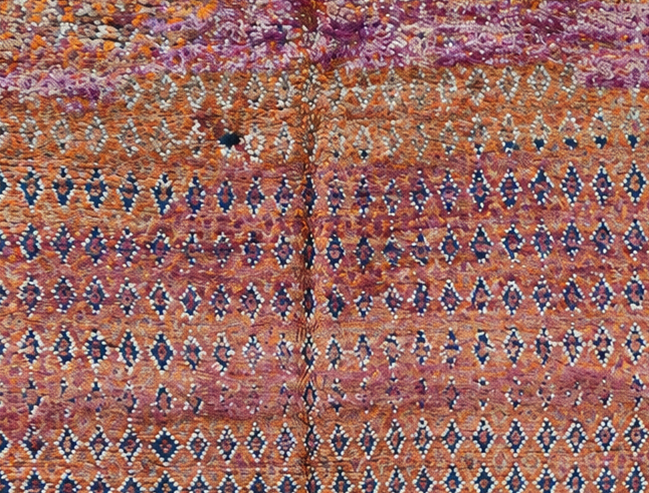 Vintage Berberteppich Ocker-Lila mit feinem Rautennetz, 255 × 177 cm, MF-051 – Detailausschnitt des Musters