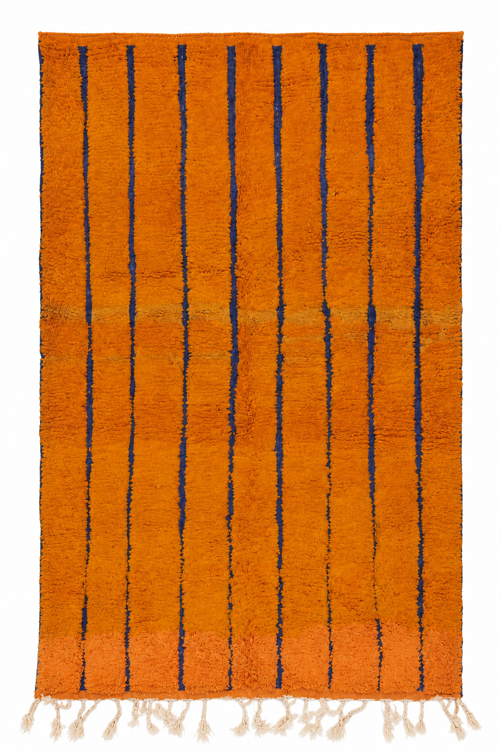 Beni Ourain Vintage Teppich Orange mit dunkelblauen Längsstreifen, 304 × 190 cm, MF-024 – Gesamtansicht auf weißem Hintergrund