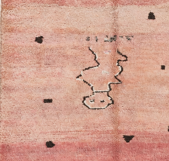 Vintage Berberteppich Pfirsichrosa mit freien Symbolen, 312 × 165 cm, MF-060 – Detailausschnitt der Oberfläche