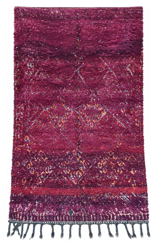 Vintage Berberteppich Pflaume mit dezenten Rauten, 340 × 190 cm, MF-062 – Gesamtansicht auf weißem Hintergrund