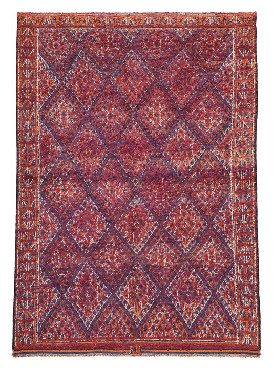 Vintage Berberteppich Rot-Violett mit dichtem Rautennetz, 281 × 196 cm, MF-063 – Gesamtansicht auf weißem Hintergrund