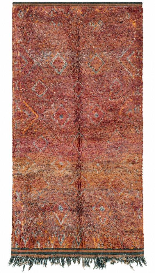 Vintage Berberteppich Terrakotta mit Rauten, 318 × 166 cm, MF-043 – Gesamtansicht auf weißem Hintergrund