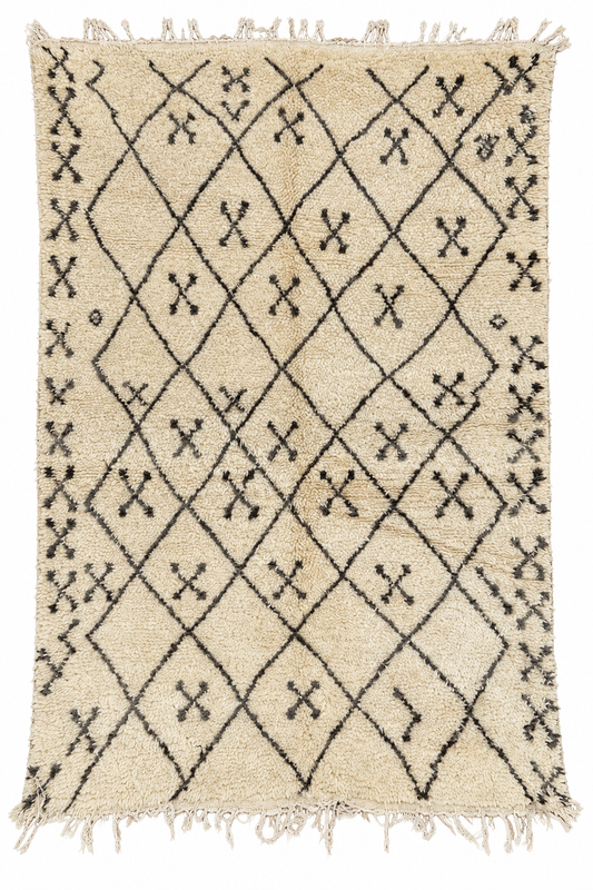 Vintage Teppich Creme Schwarz mit Rautengitter, 255 × 170 cm – anhand des Originalfotos freigestellte Gesamtansicht.