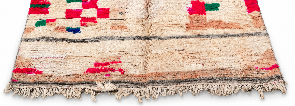 Randausschnitt: Vintage Teppich in Creme und Pink mit abstrakten Farbfeldern – 280 × 170 cm.