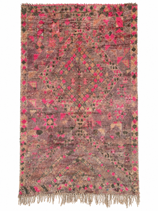 Vintage Teppich in Grau und Pink mit verblassten Motiven aus Marokko, 316 × 190 cm, Gesamtansicht vor weißem Hintergrund.
