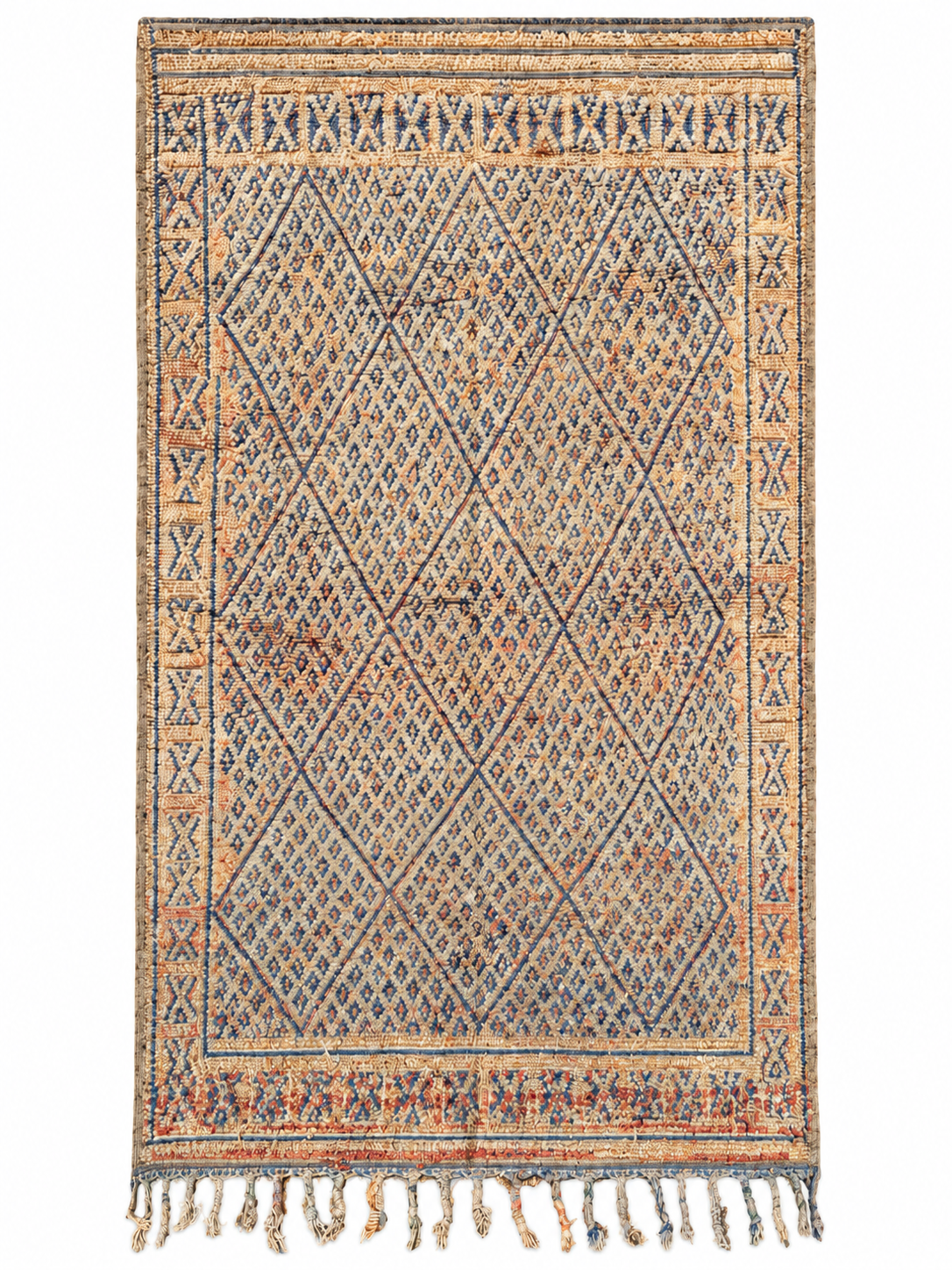 Vintage Teppich in Naturtönen mit dichtem Rautenmuster aus Marokko, 300 × 176 cm, Gesamtansicht vor weißem Hintergrund.