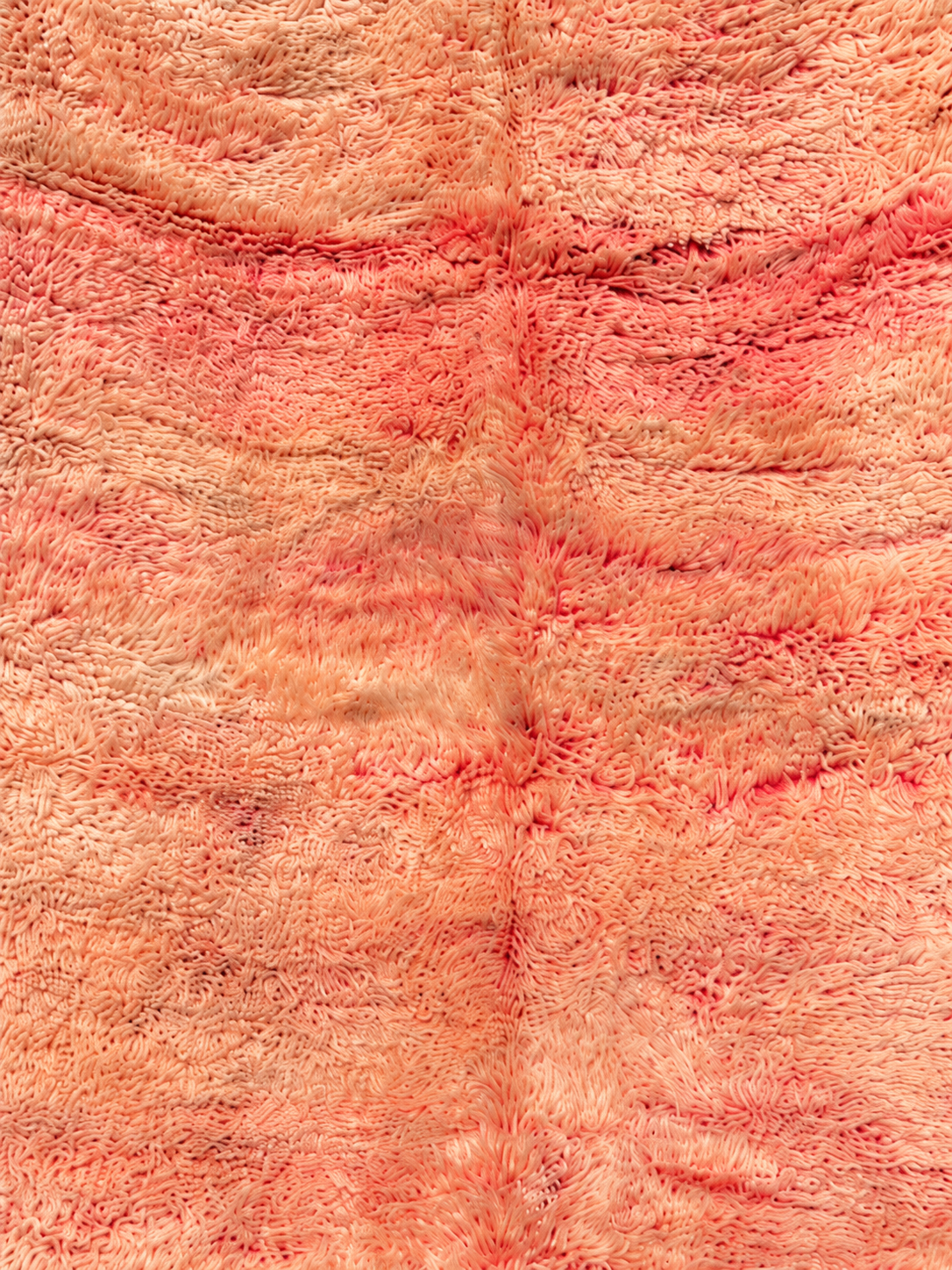 Musterausschnitt: Vintage Teppich in Rosé und Beige mit sanften Farbbändern – 300 × 176 cm.
