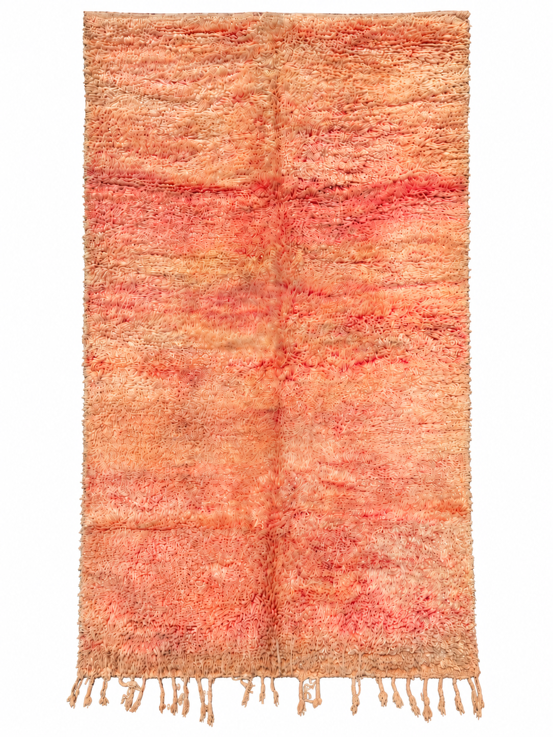 Vintage Teppich in Rosé und Beige mit sanften Farbbändern aus Marokko, 300 × 176 cm, Gesamtansicht vor weißem Hintergrund.