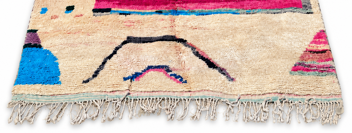 Edge detail of Cream Vintage Moroccan Rug with Abstract Lines, 350 × 250 cm.