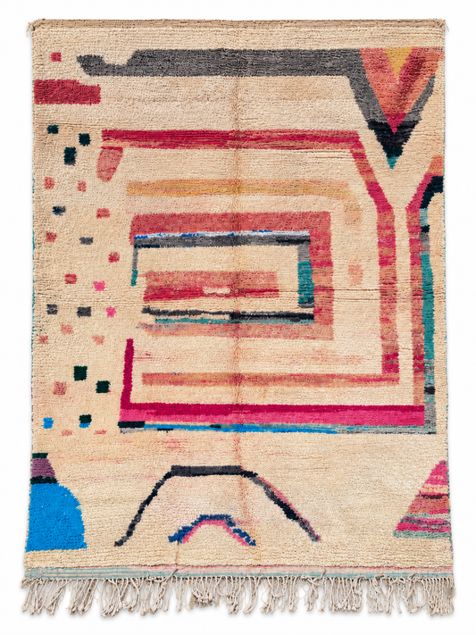 Vintage Teppich mit abstraktem Linienmuster auf Creme aus Marokko, 350 × 250 cm, Gesamtansicht vor weißem Hintergrund.