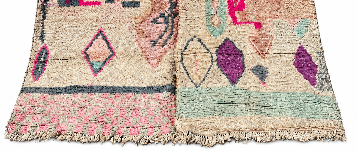 Randausschnitt: Vintage Teppich mit abstrakten Motiven in Pink und Grün – 290 × 145 cm.
