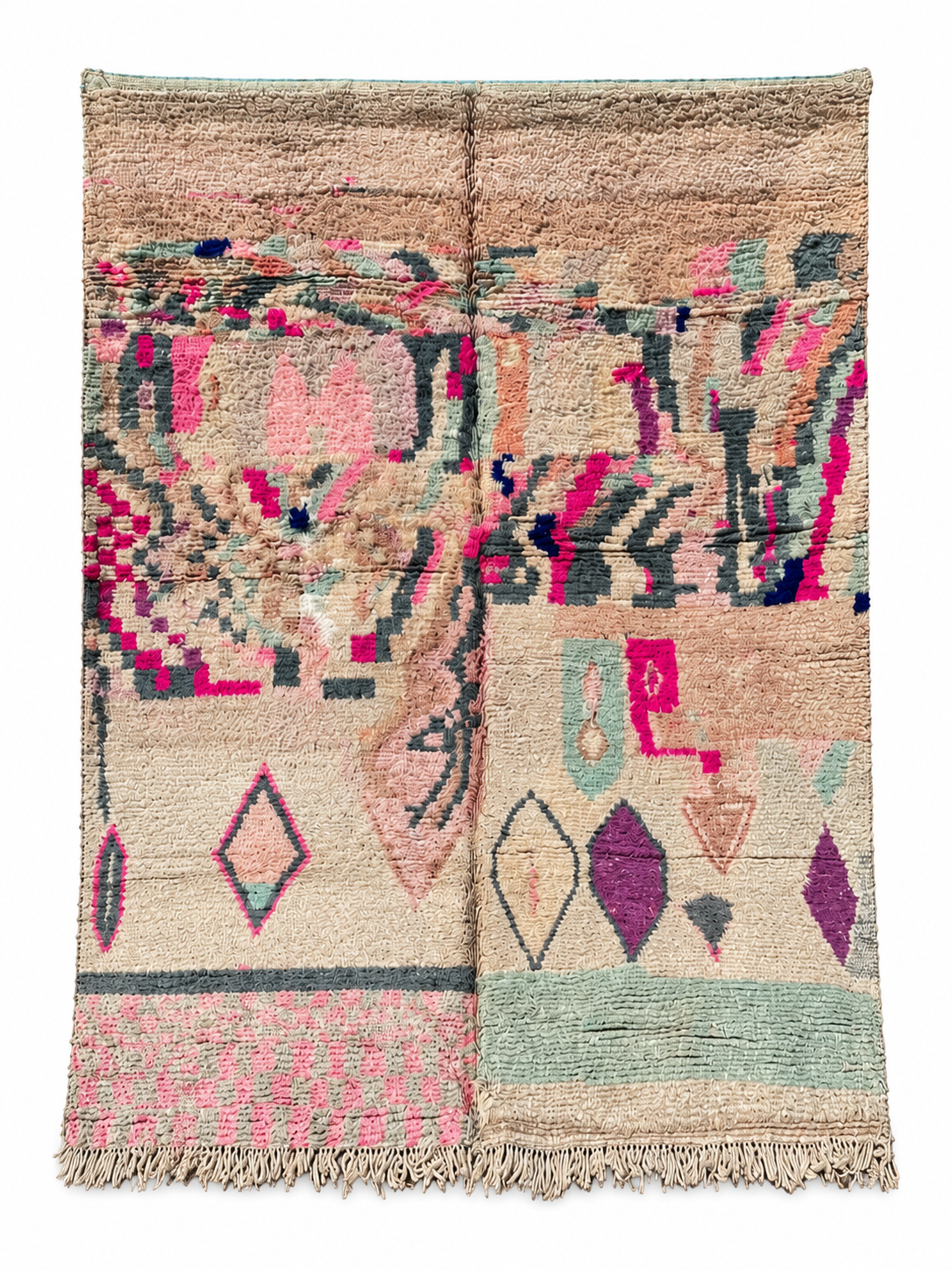 Vintage Teppich mit abstrakten Motiven in Pink und Grün aus Marokko, 290 × 145 cm, Gesamtansicht vor weißem Hintergrund.