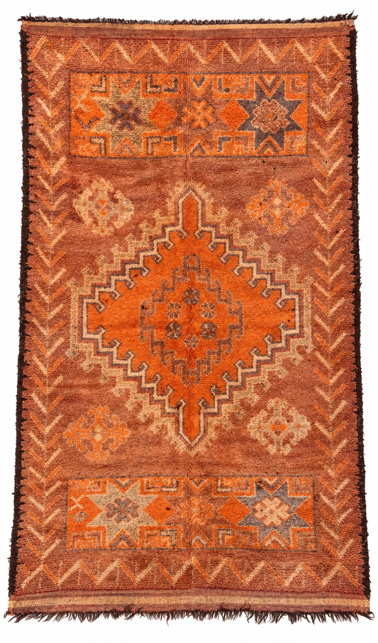 Vintage Teppich Orange mit gezacktem Medaillon, 300 × 176 cm – anhand des Originalfotos freigestellte Gesamtansicht.