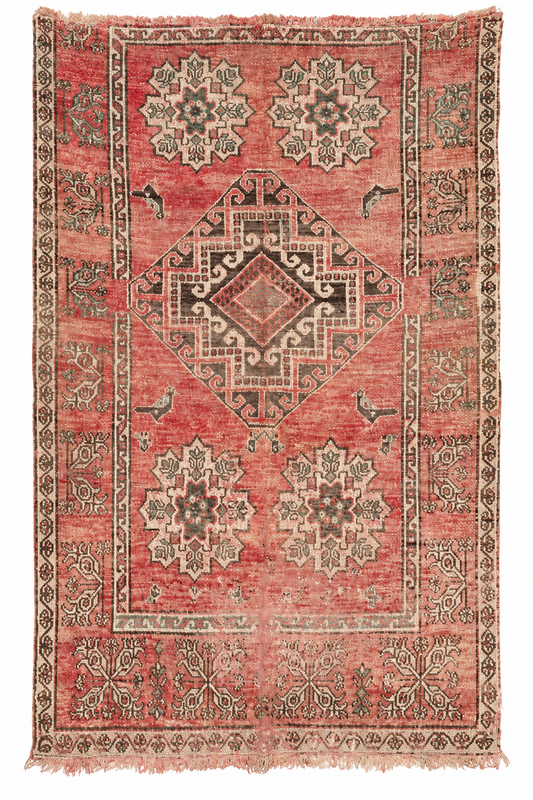 Vintage Teppich Rosa mit geometrischem Zentralmedaillon – 262 × 171 cm – digital begradigte Gesamtansicht auf weißem Hintergrund.